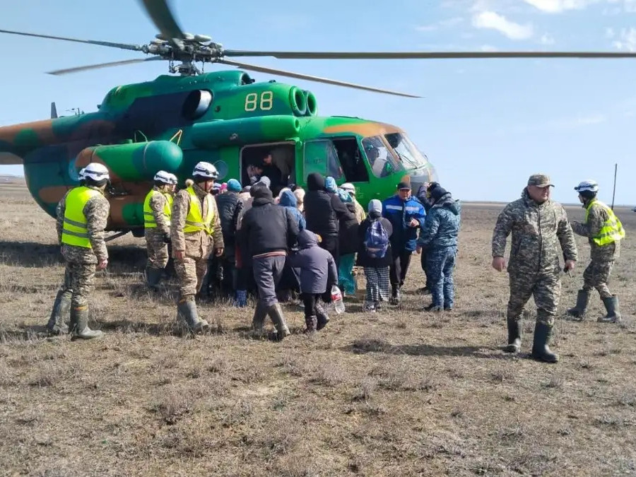 Елдегі су тасқыны: 85 мыңнан астам адам эвакуацияланды