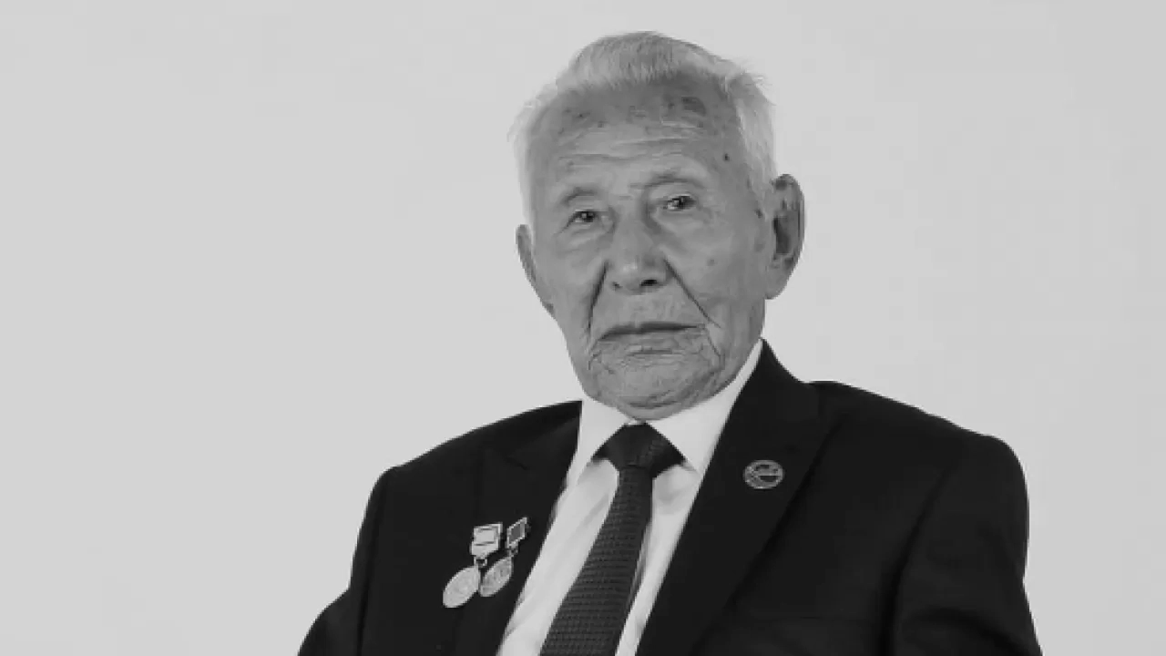 Белгілі күйші-композитор Әбдімомын Желдібаев дүниеден өтті