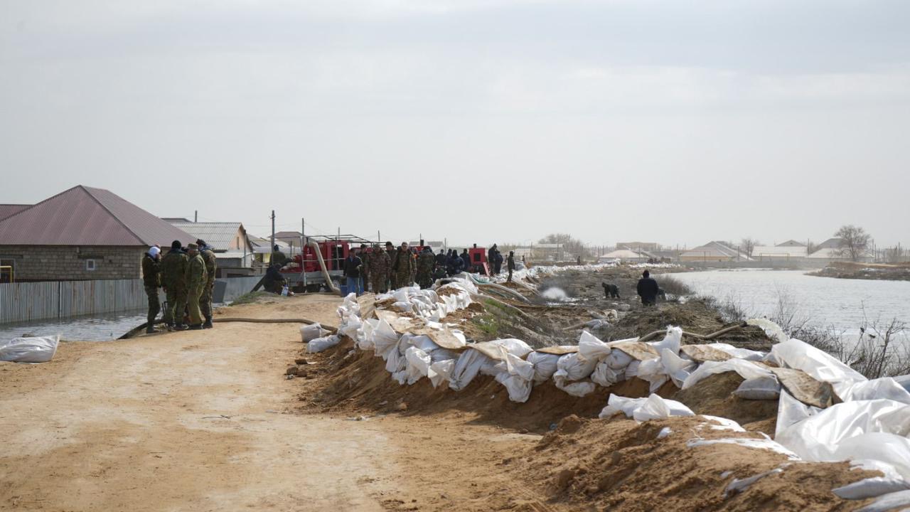 Депутаттар үлкен нөпірмен су келе жатқанына алаңдаулы