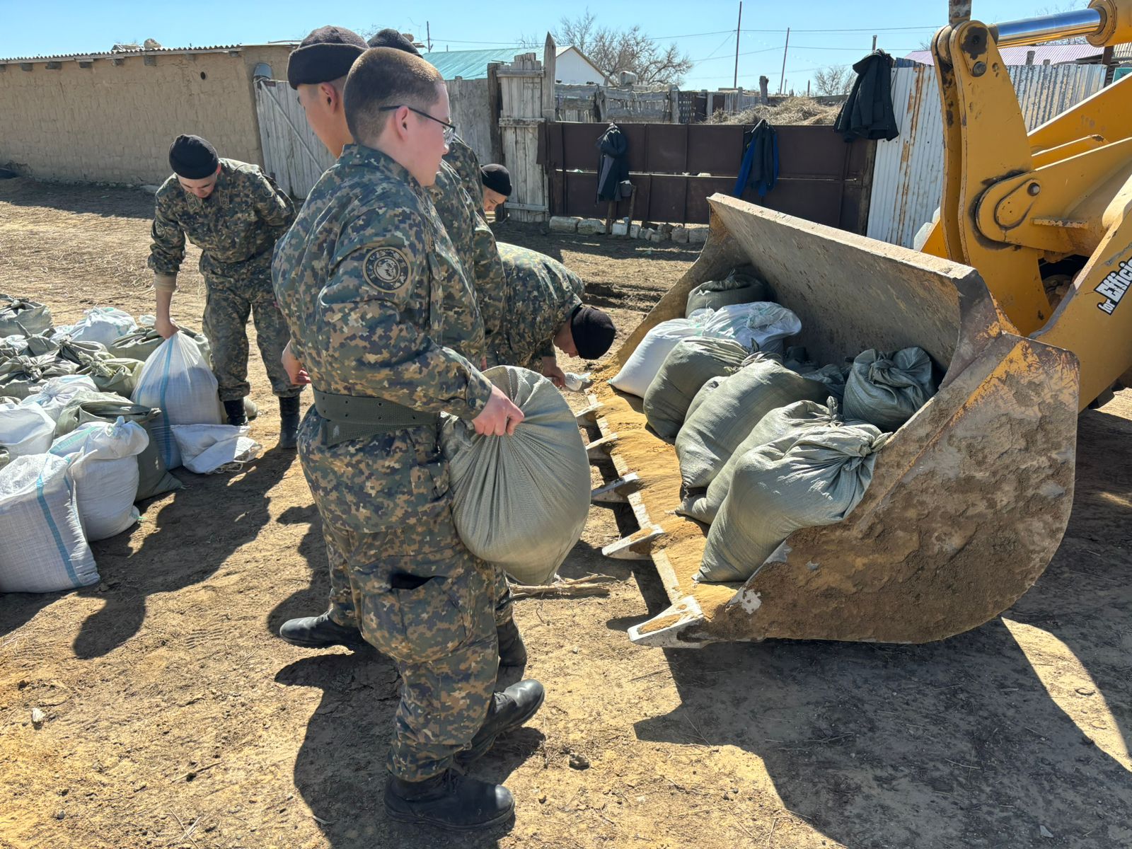 Курсанттардың да көмегі көп