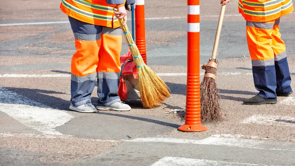 Әкесіне тіл тигізіп, қоғамдық жұмысқа жегілді