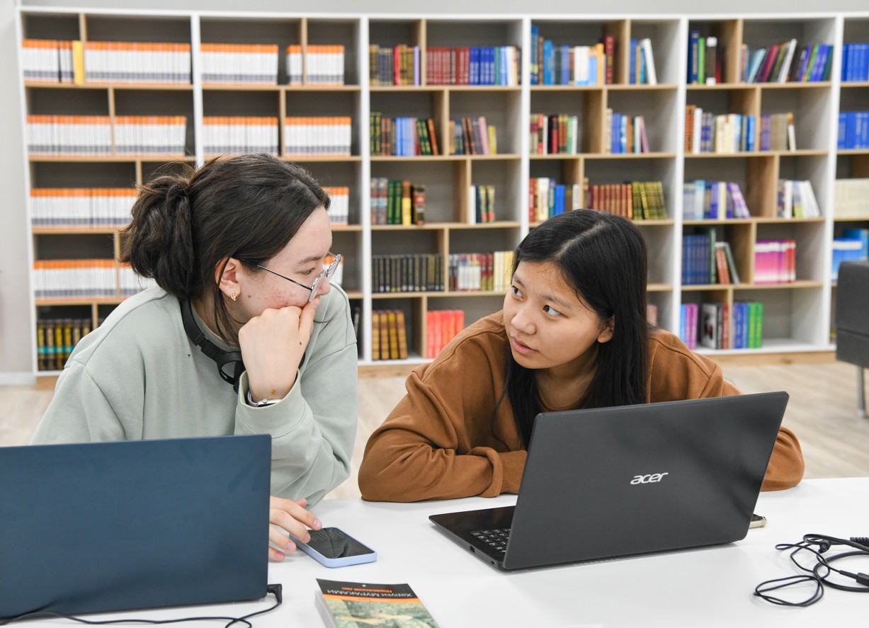 Жас ұрпақты кітап оқуға қалай баулимыз?