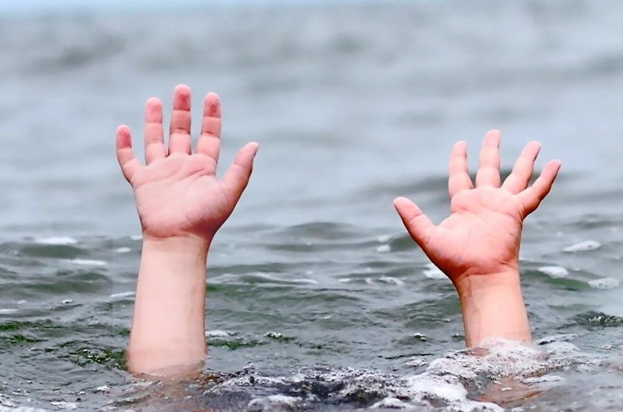 Бір тәулікте 2 бала суға батып, 3 бүлдіршін терезеден құлап кетті