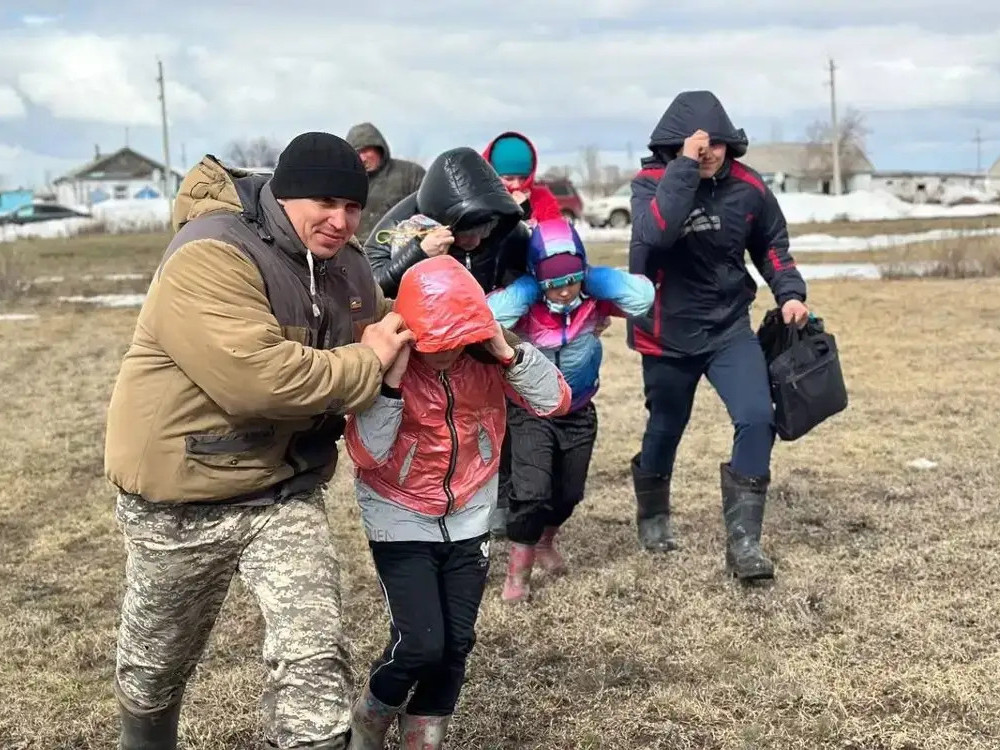 Су тасқыны: 43 мыңнан астам адам үйіне оралды