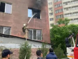 Алматыда отқа оранған тұрғын үйден 15 адам құтқарылды