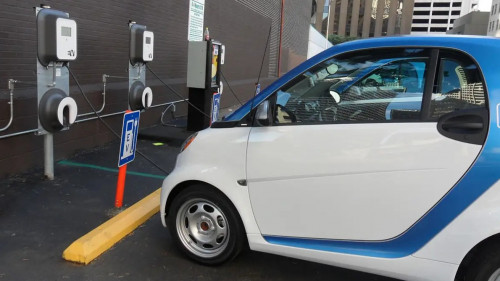 Мәжіліс электрокөліктердің инфрақұрылымын дамыту туралы заңды қабылдады