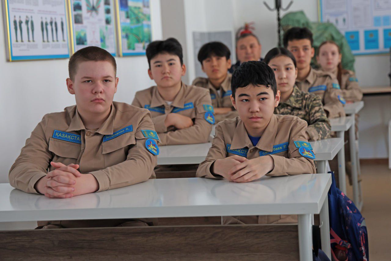 Қос министрлік ел мектептерінде бірыңғай сағат ұйымдастырды