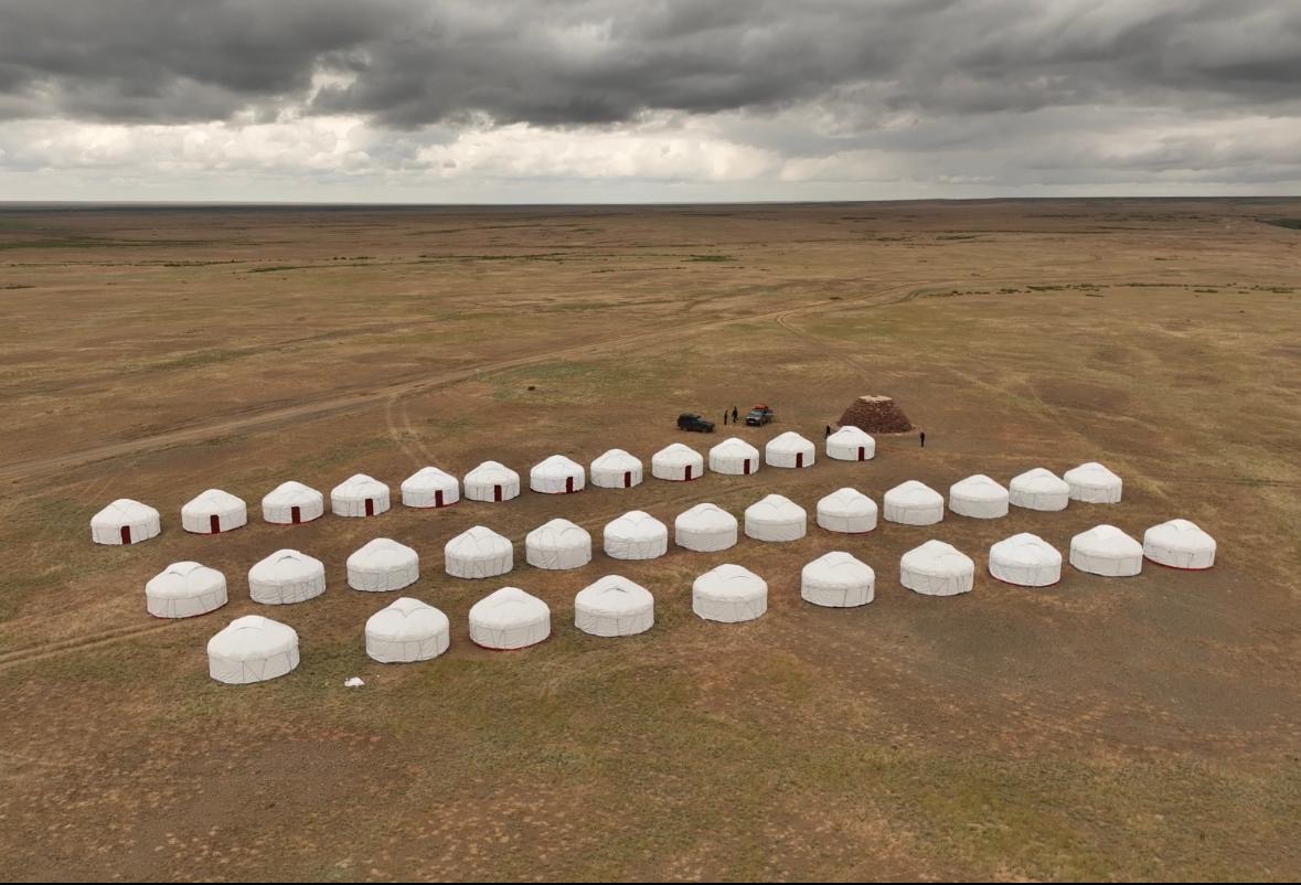 Тасқыннан зардап шеккен ауылдарға киіз үйлер жіберді