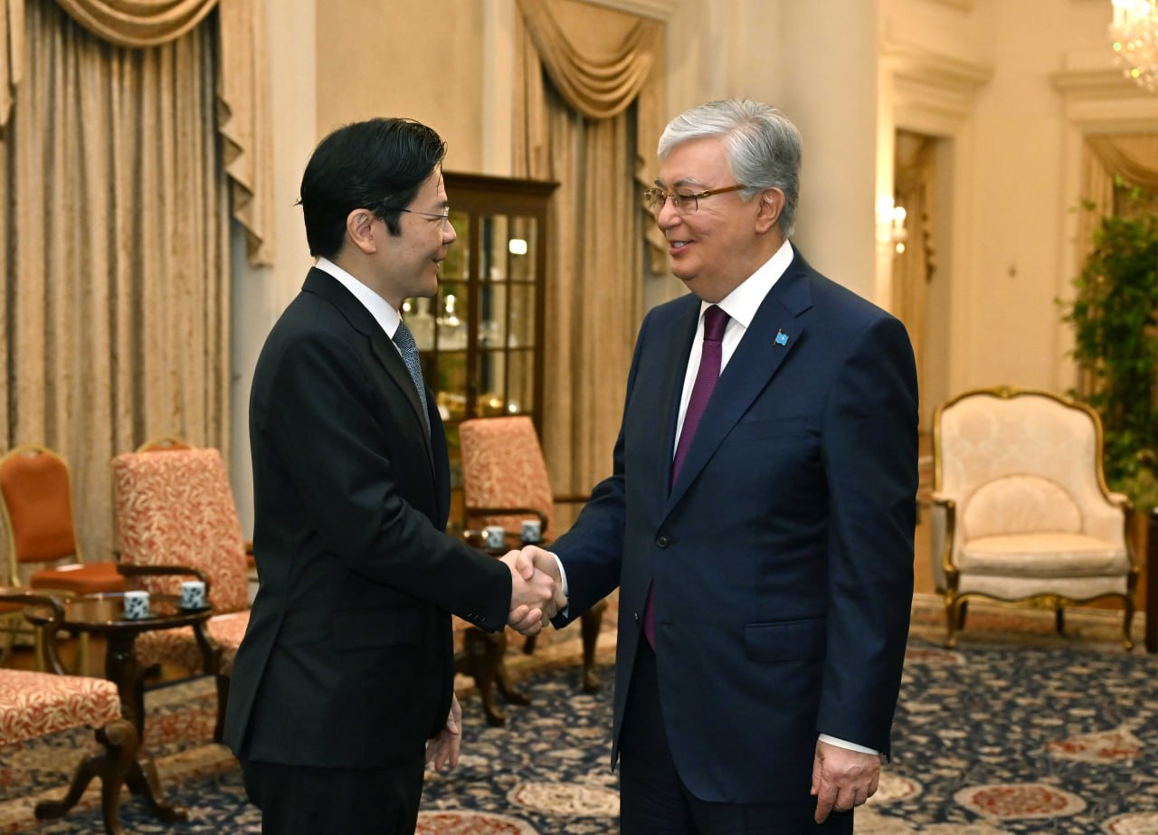 Мемлекет басшысы Сингапур Премьер-министрі Лоуренс Вонгпен кездесті