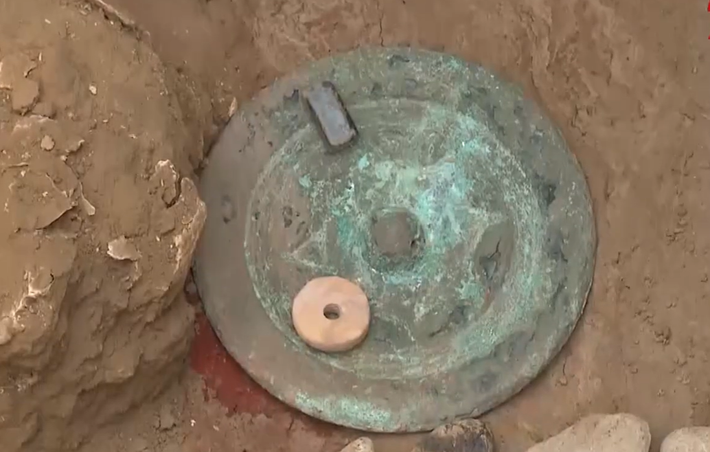 Түркістан облысынан ханның айнасы табылды