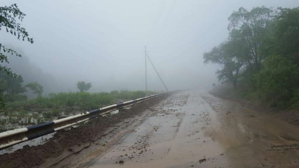 «Атырау-Индер» жолының қалаға кіреберіс тұсы жабылды