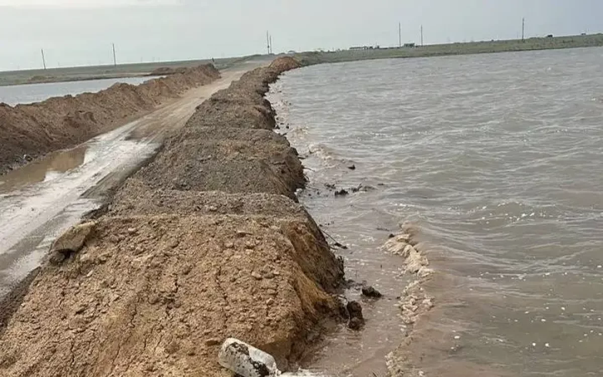 Тасқын су толастамай тұр