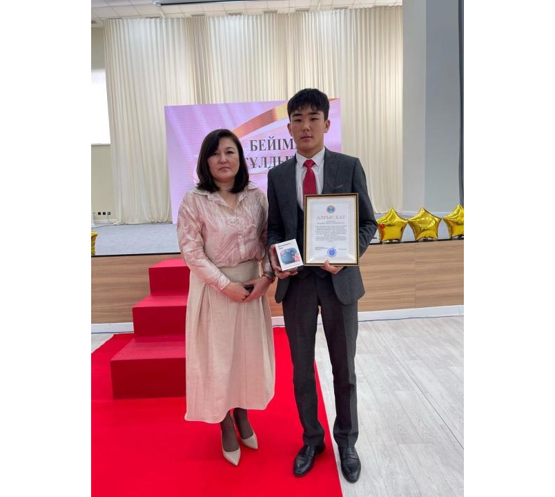 Астанада мектеп оқушысы суға бата жаздаған баланы құтқарып қалды