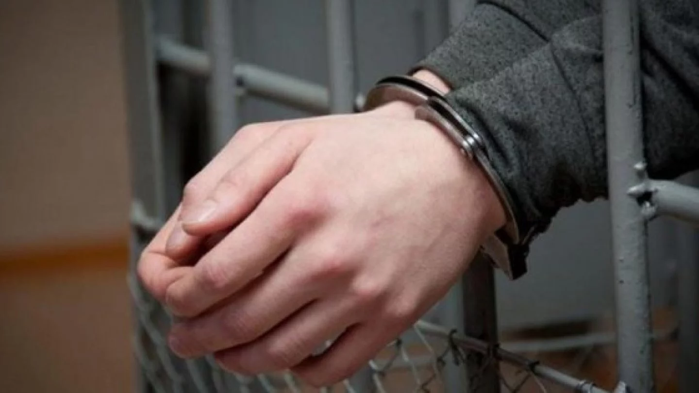 «Алаяқтық жасаған»: Алматыда ХҚКО басшысының орынбасары күдікке ілінді