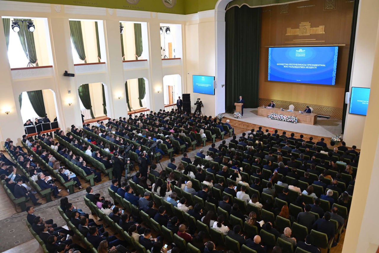 Ғалымдар теориялық іспен шектелмей, нақты іспен айналысуға тиіс - Президент