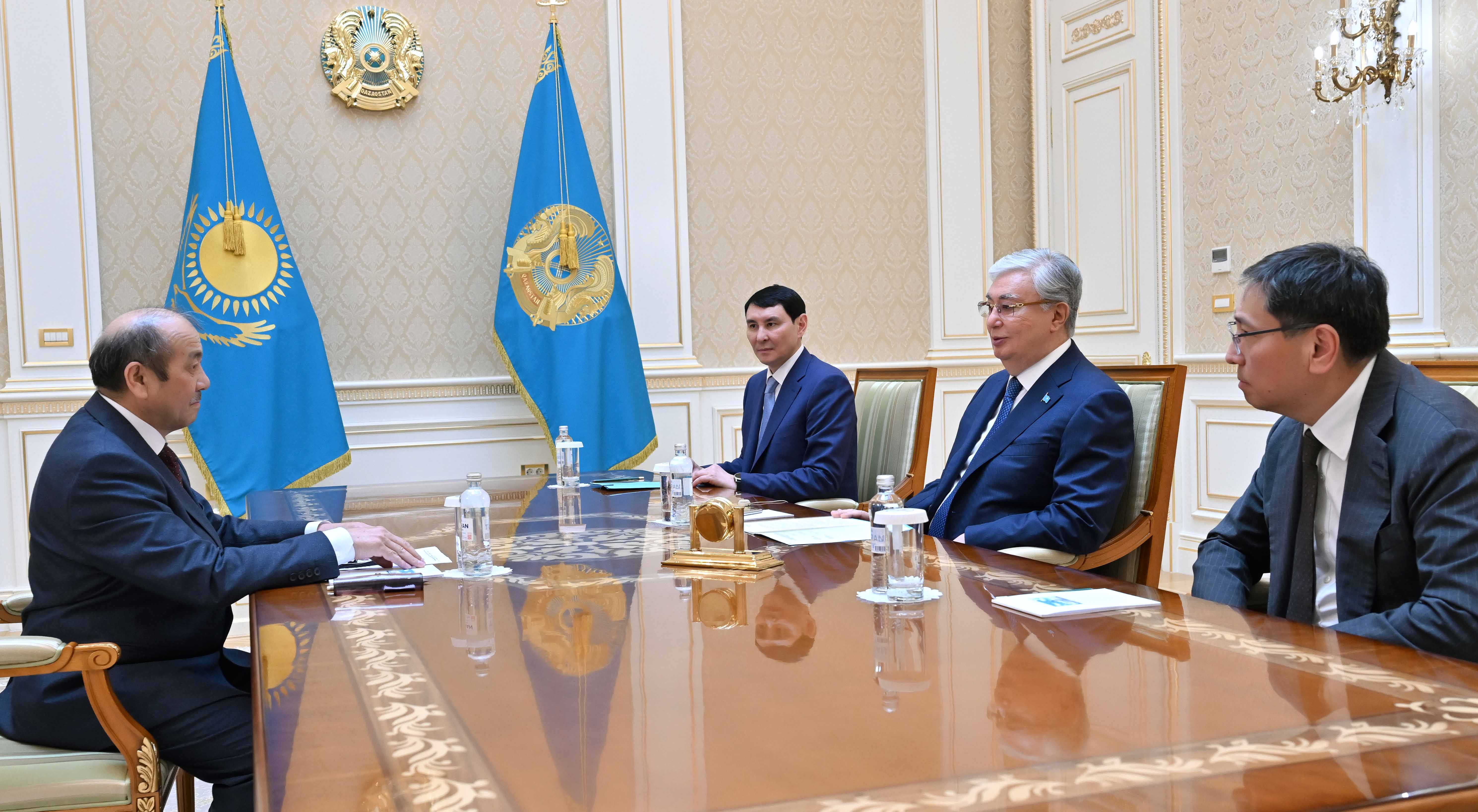 Президент жол жабындылары механикасын зерттеуші ғалым Бағдат Телтаевпен кездесті