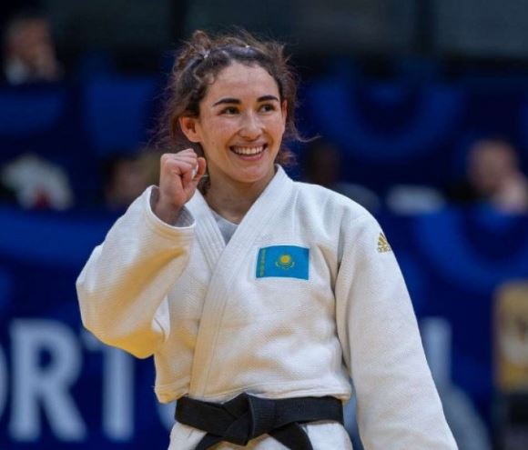 Көк тудың желбірегені...