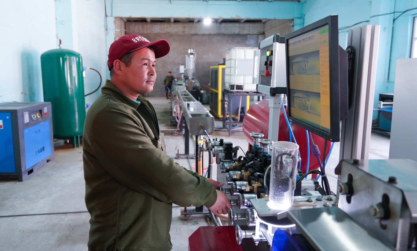 Ауыл шаруашылығына қажет құралдар шығарады