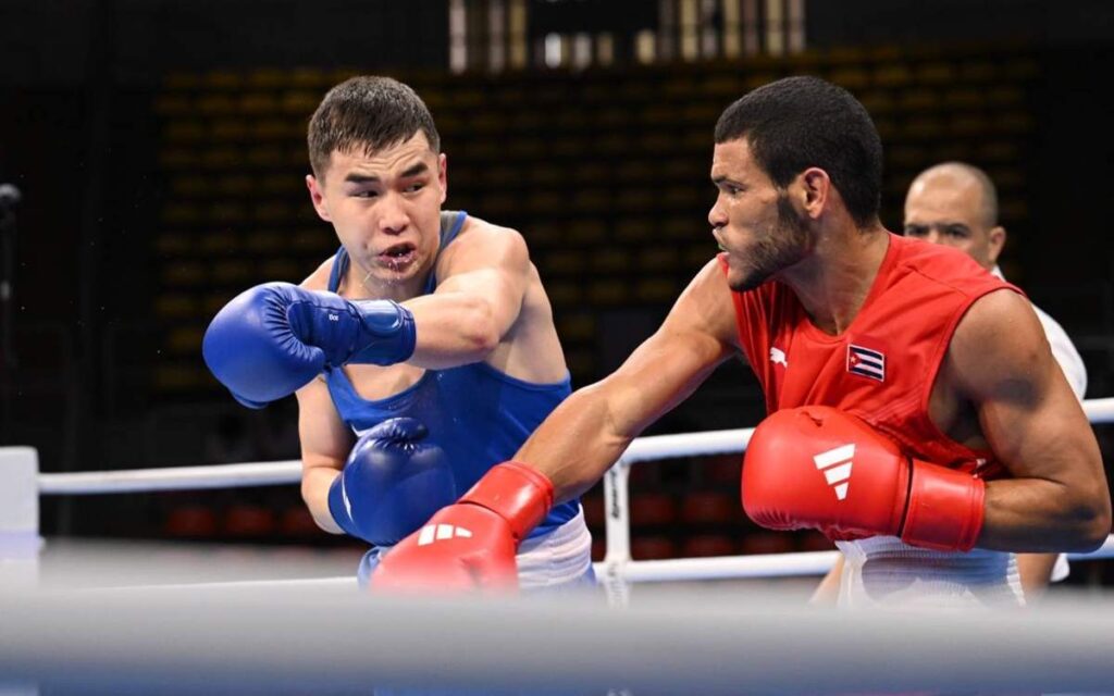 Парижде толық құрамда жұдырықтасады