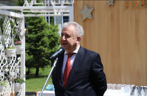 Таңғы аста бас қосты