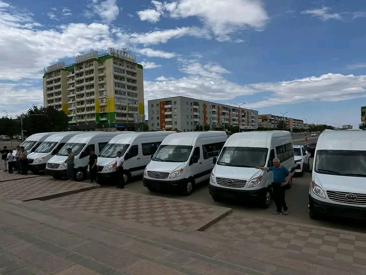 Мектептерге автобустар берілді