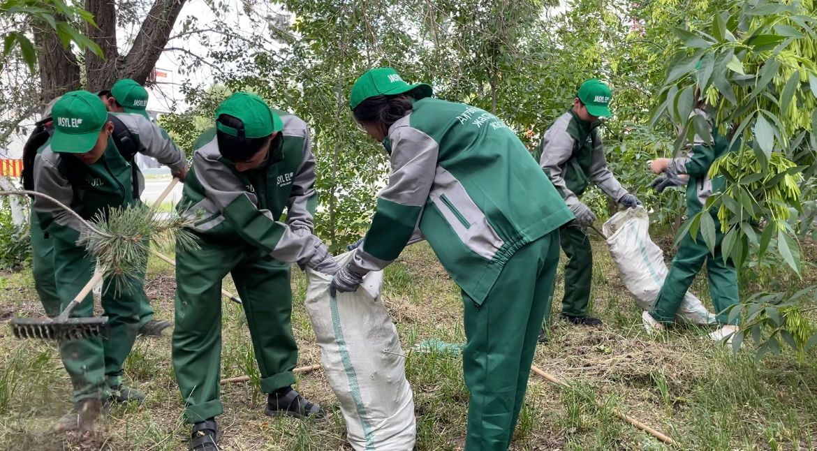 Өзен жағалауы қоқыстан тазартылды