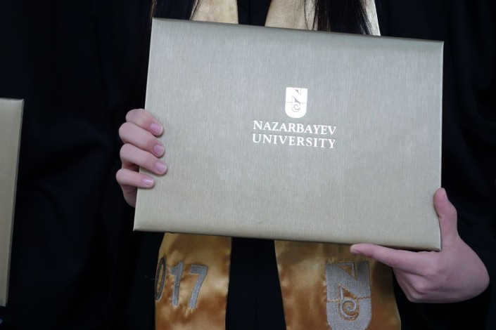 Түлектерге диплом табысталды