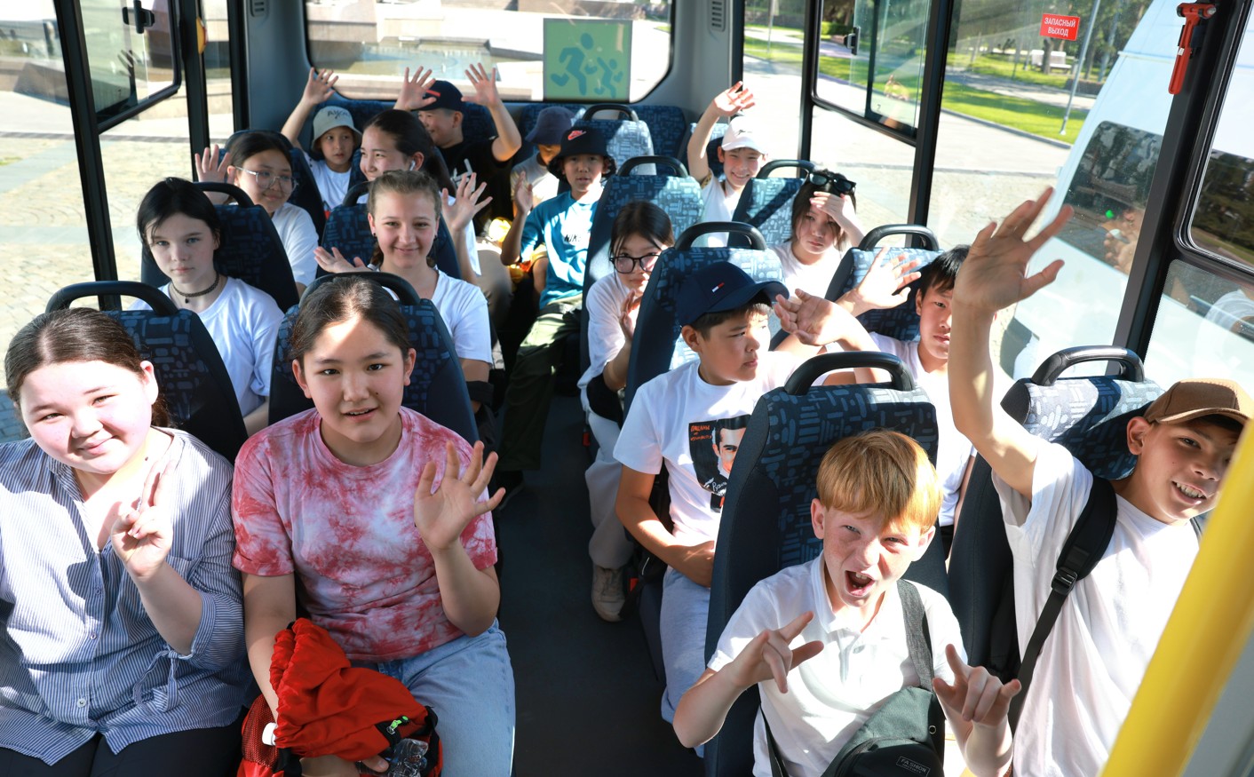 Оқушылар саяхатқа шықты