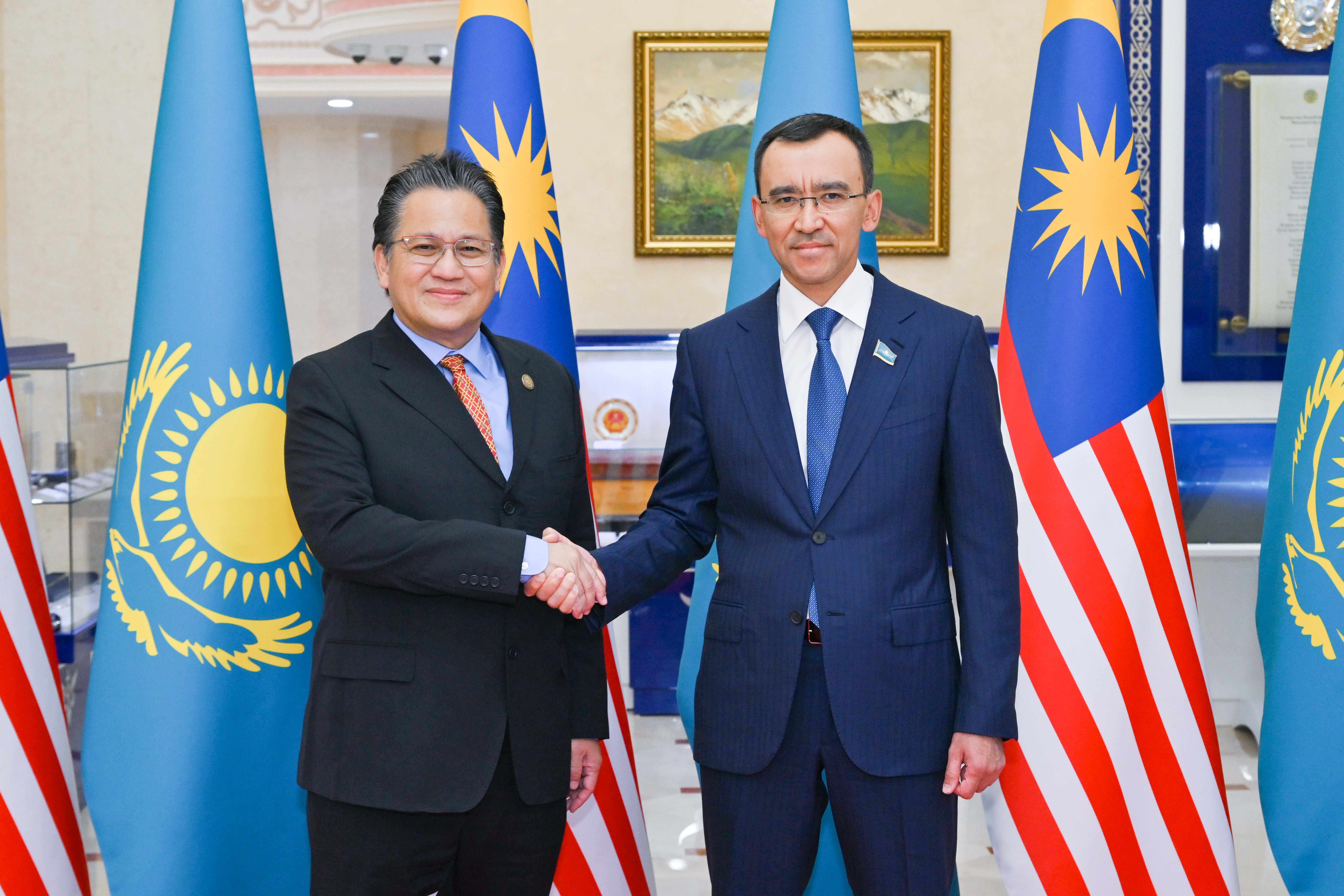 Мәулен Әшімбаев Малайзия Парламенті Сенатының басшысымен кездесті