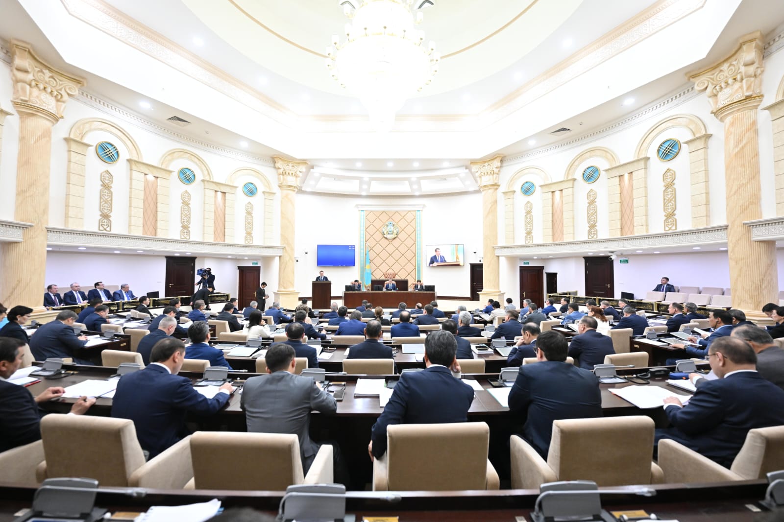 Сенатта республикалық бюджеттің атқарылуы туралы есептер қаралды