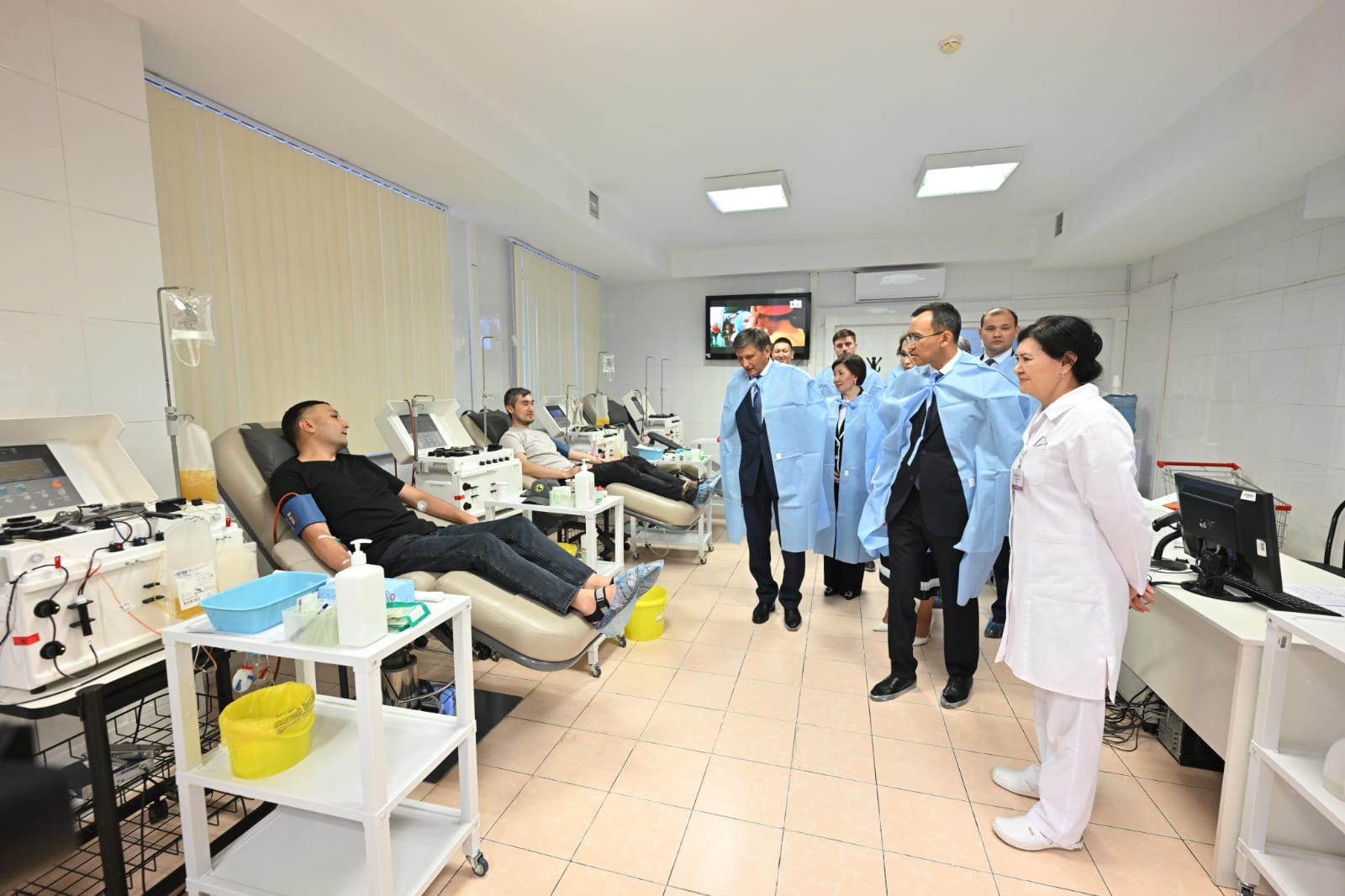 Сенаторлар Трансфузиология орталығының қызметімен танысты