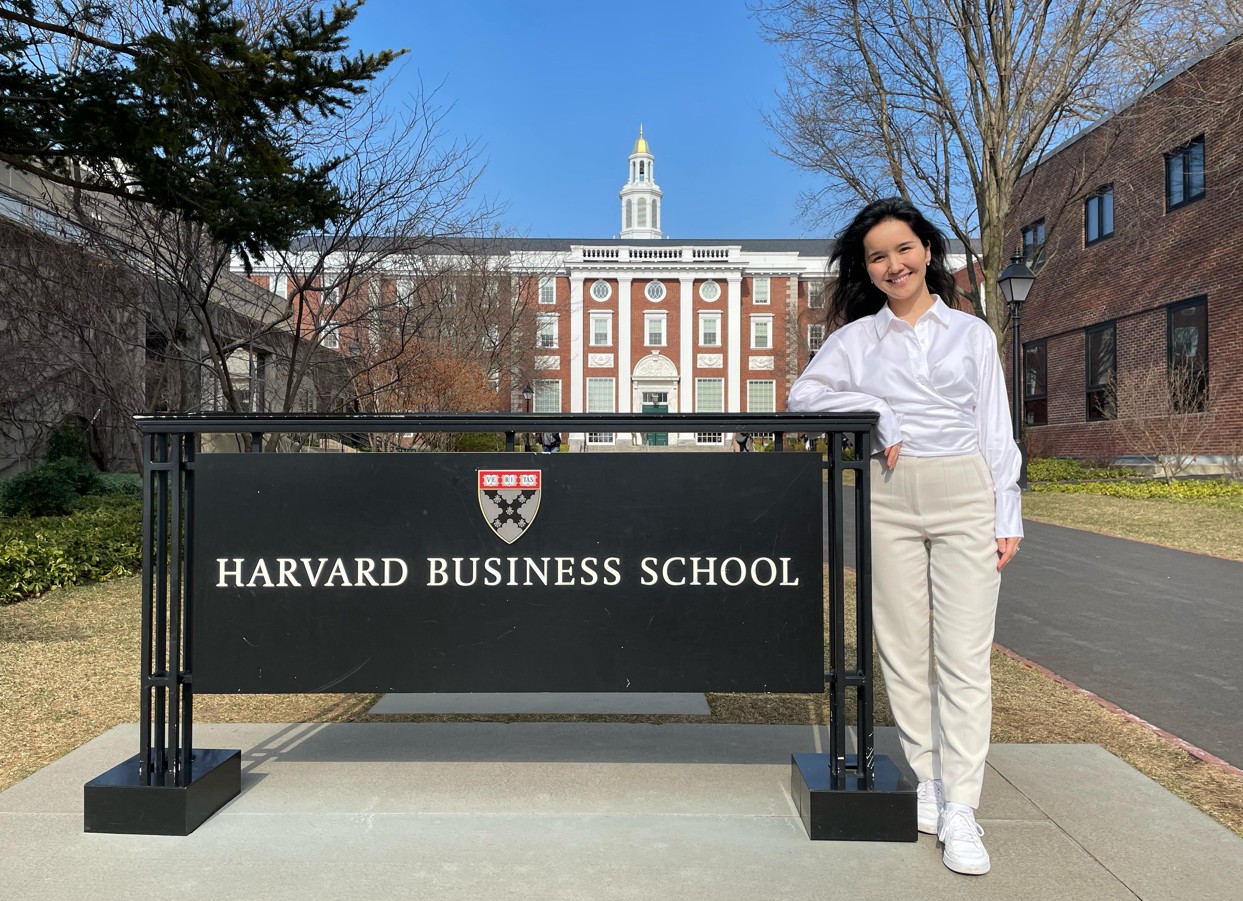 Гарвард жұмысқа шақырды