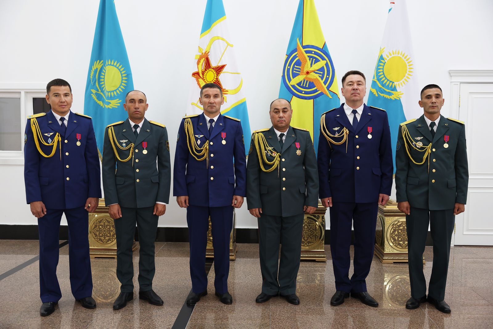 Президент су тасқыны кезінде қажырлы еңбек еткен әскери қызметшілерді марапаттады