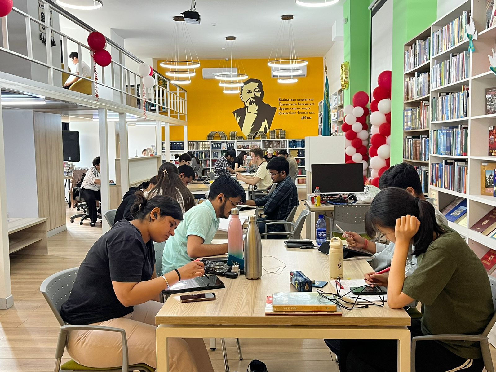 Тәулік бойы жұмыс істейтін  кітапхана