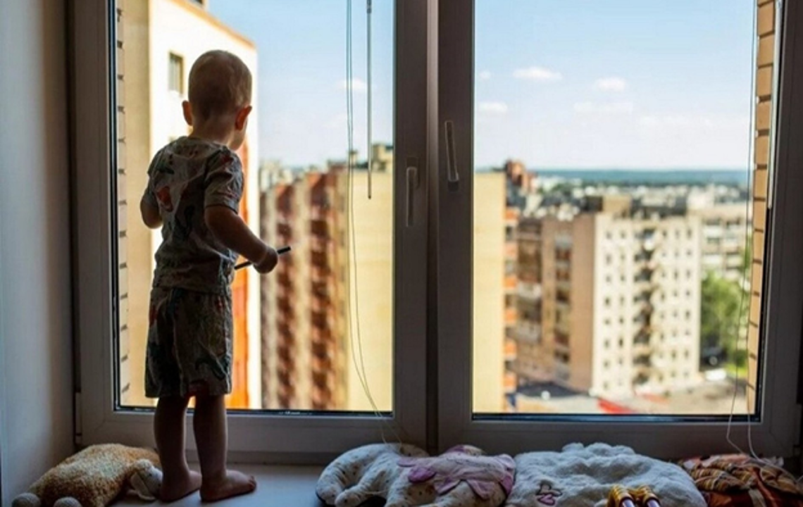 Екібастұзда екі жасар қыз биіктен құлап кетті