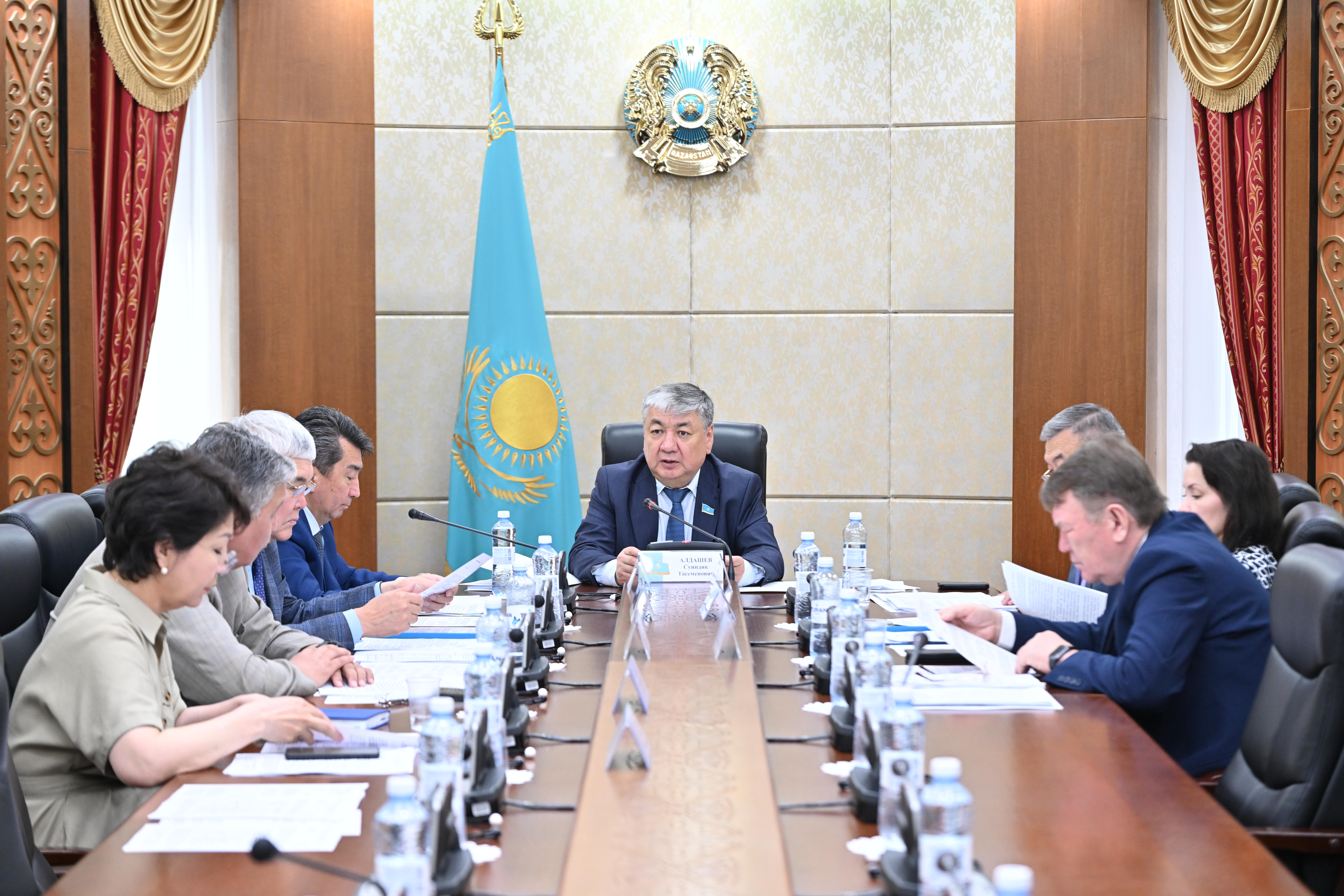 Сенатта жылу энергетикасы саласын жетілдіру туралы заң қаралды