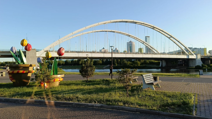 «Көпірден секірмек болған»: Астанада ұландықтар бойжеткенді құтқарып қалды