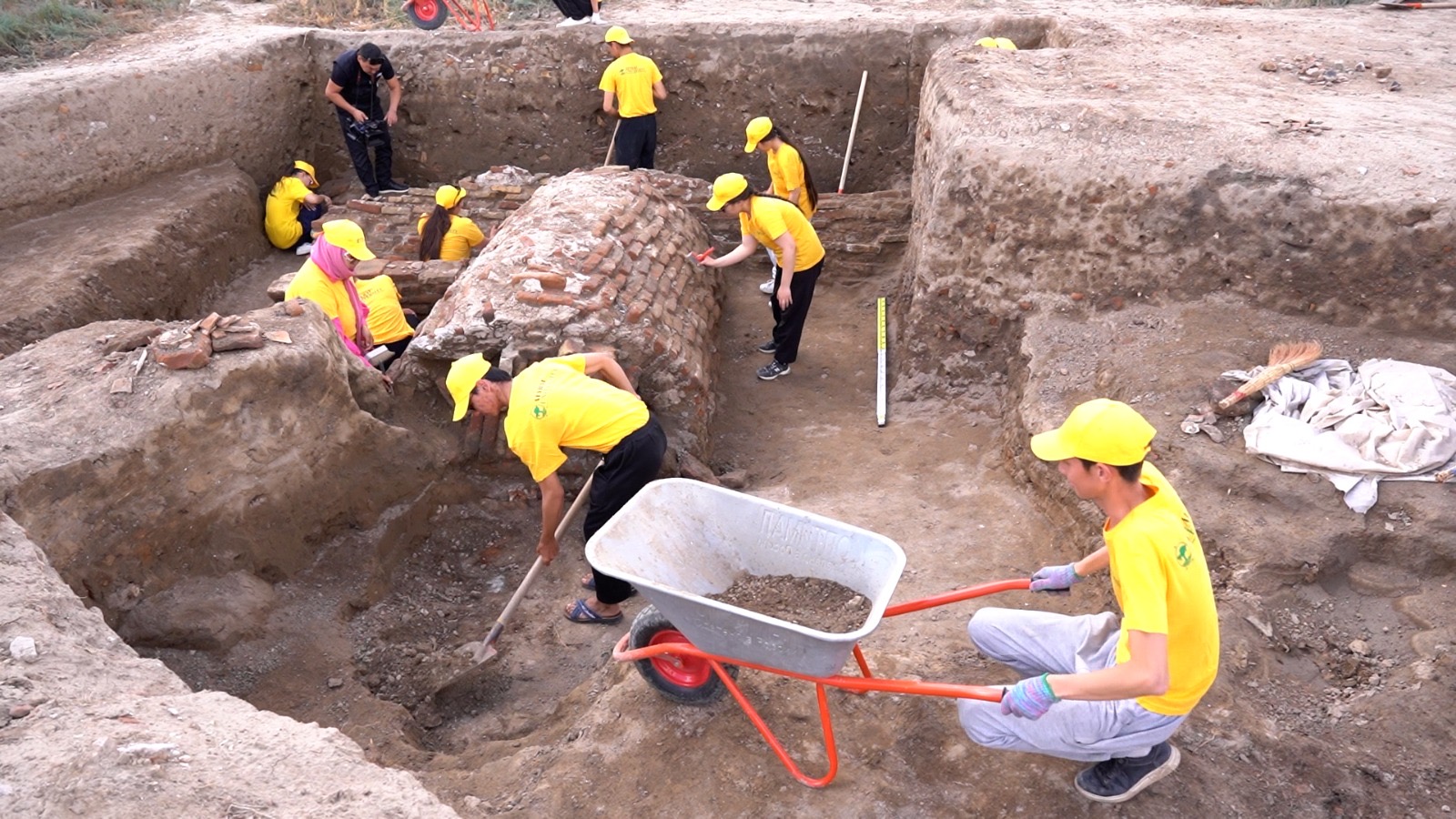 Сарайшықтан көне кесененің дромосы табылды