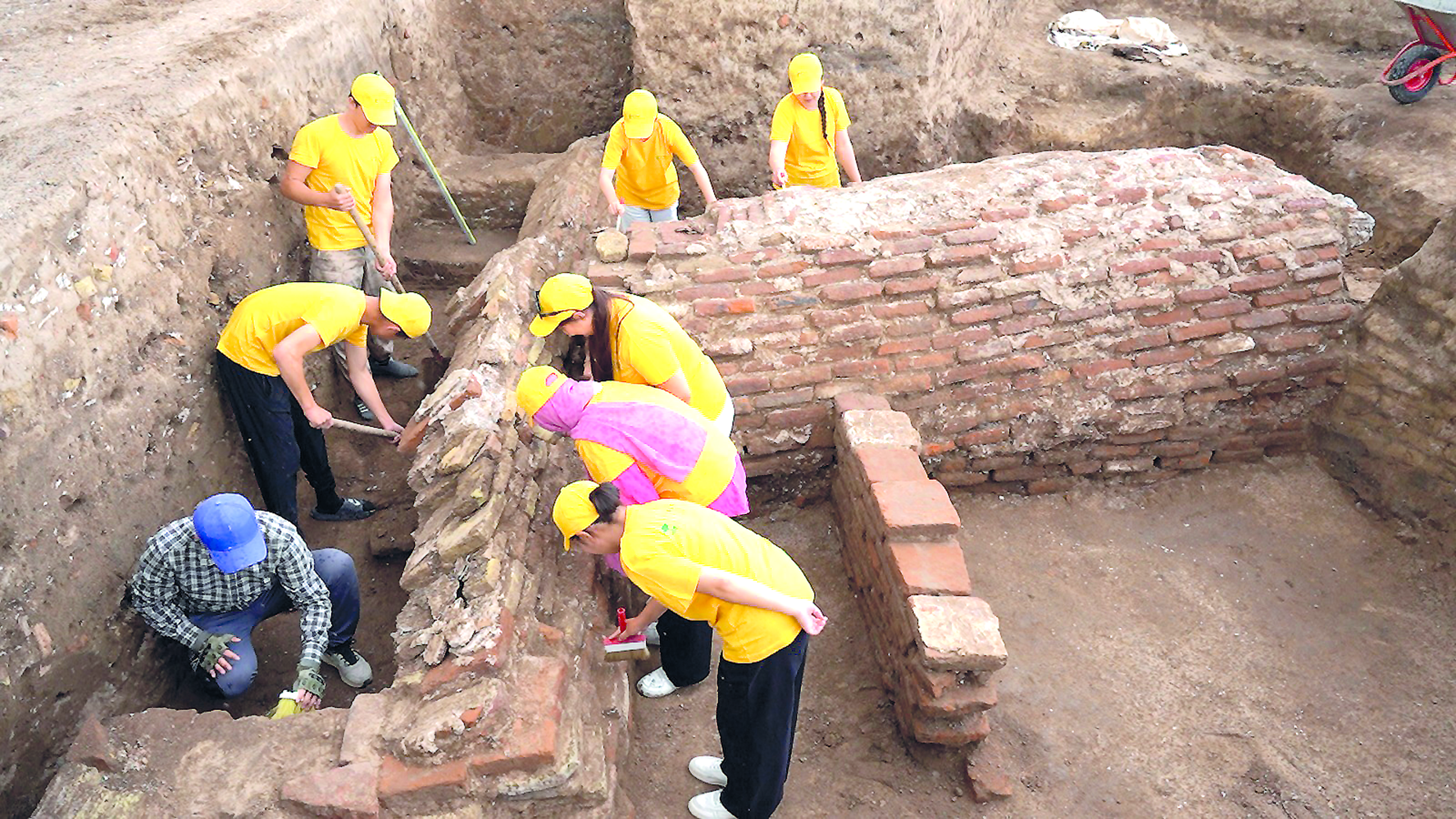 Құм жасырған кесене