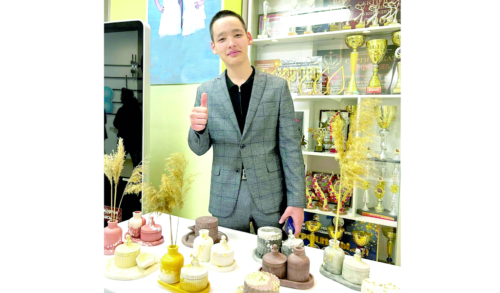 Кәсіпкер оқушы 2 адамды жұмыспен қамтып отыр