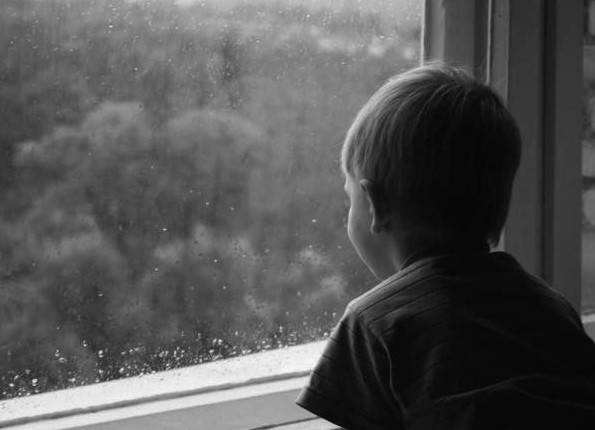 Қызылордада бүлдіршін бесінші қабаттан құлап кеткен