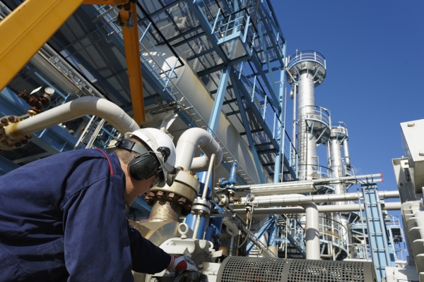 Ірі жобаларға қатысады