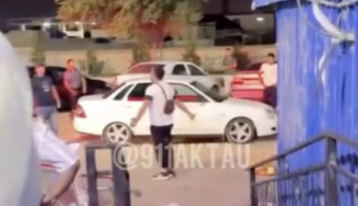 Маңғыстау облысында ер адам жұрттың көзінше әйелін пышақтап тастады