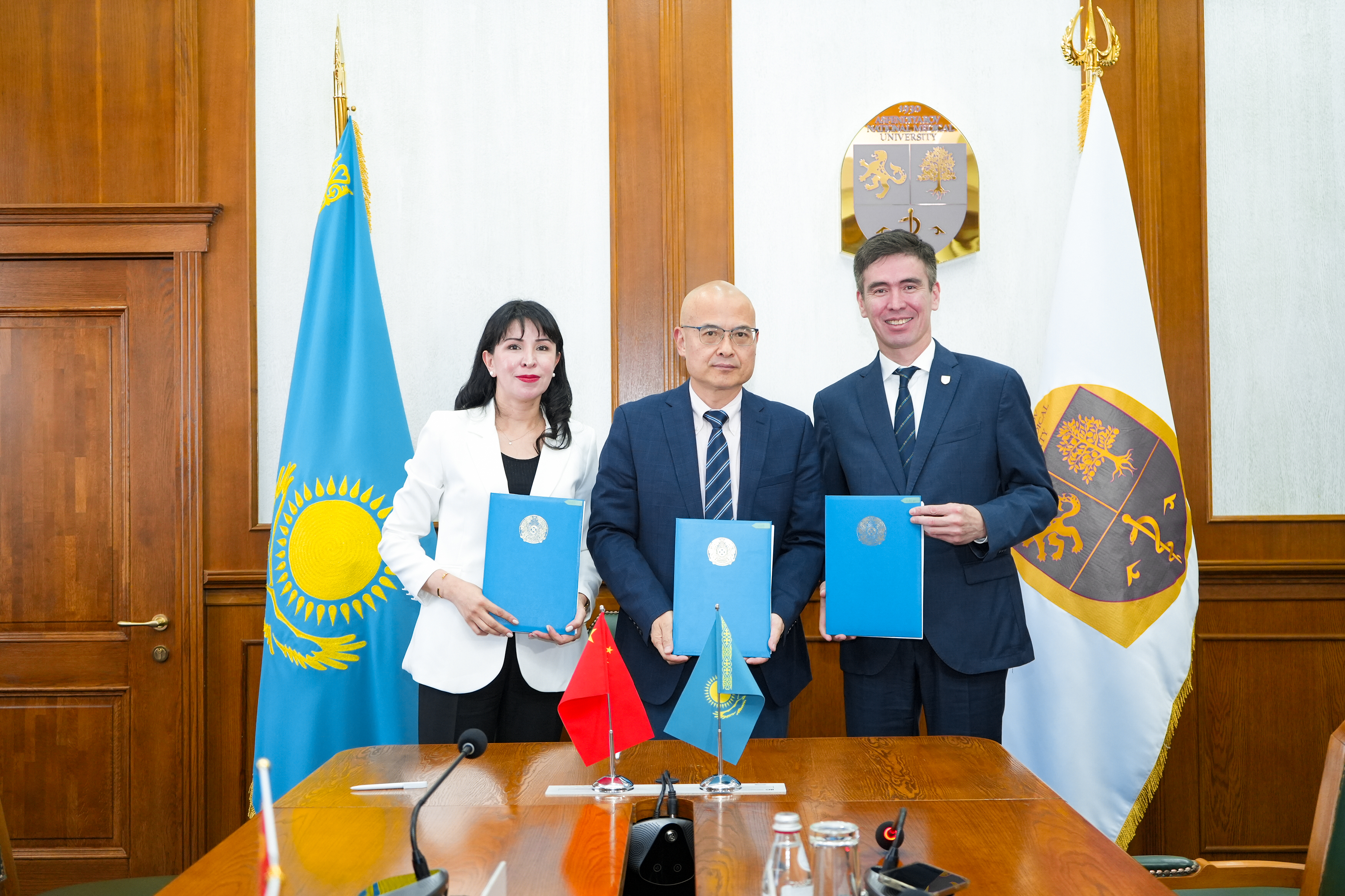 Шэньчжэнь университетімен бірлескен зертхана