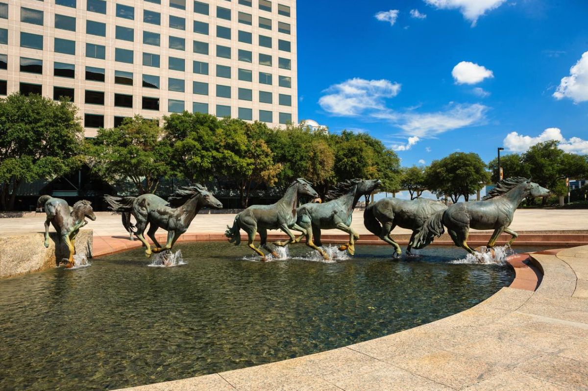 Бір үйір жылқыға ескерткіш