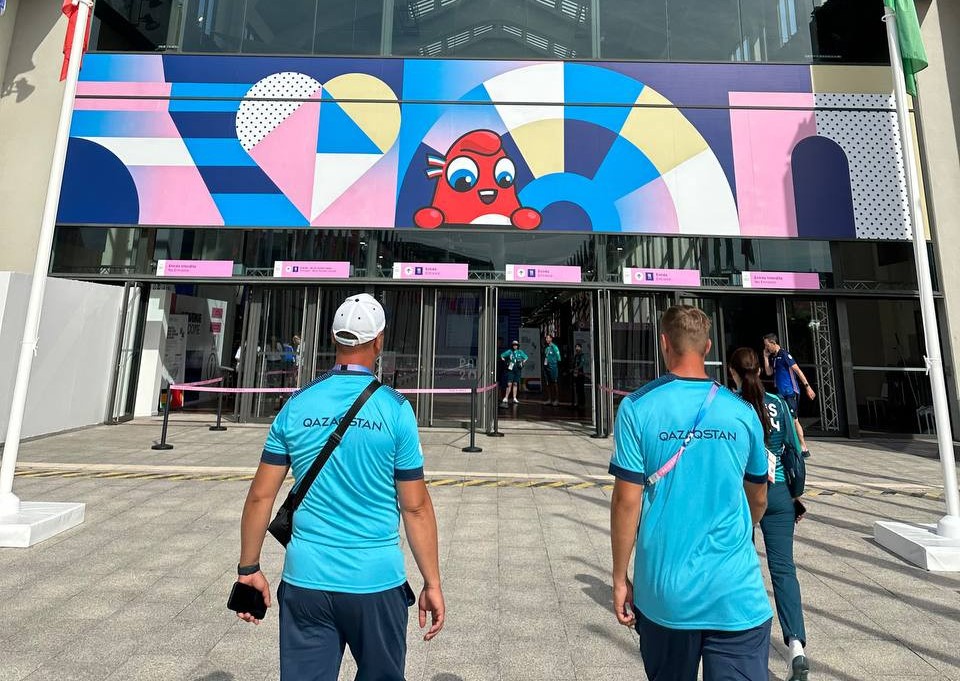 Қазақстандық спортшылардың алғашқы легі Парижге жетті