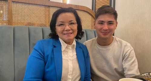 Қымбат Досжан Жәнібектің анасы болуы мүмкін әйелдің аты-жөнін жария етті