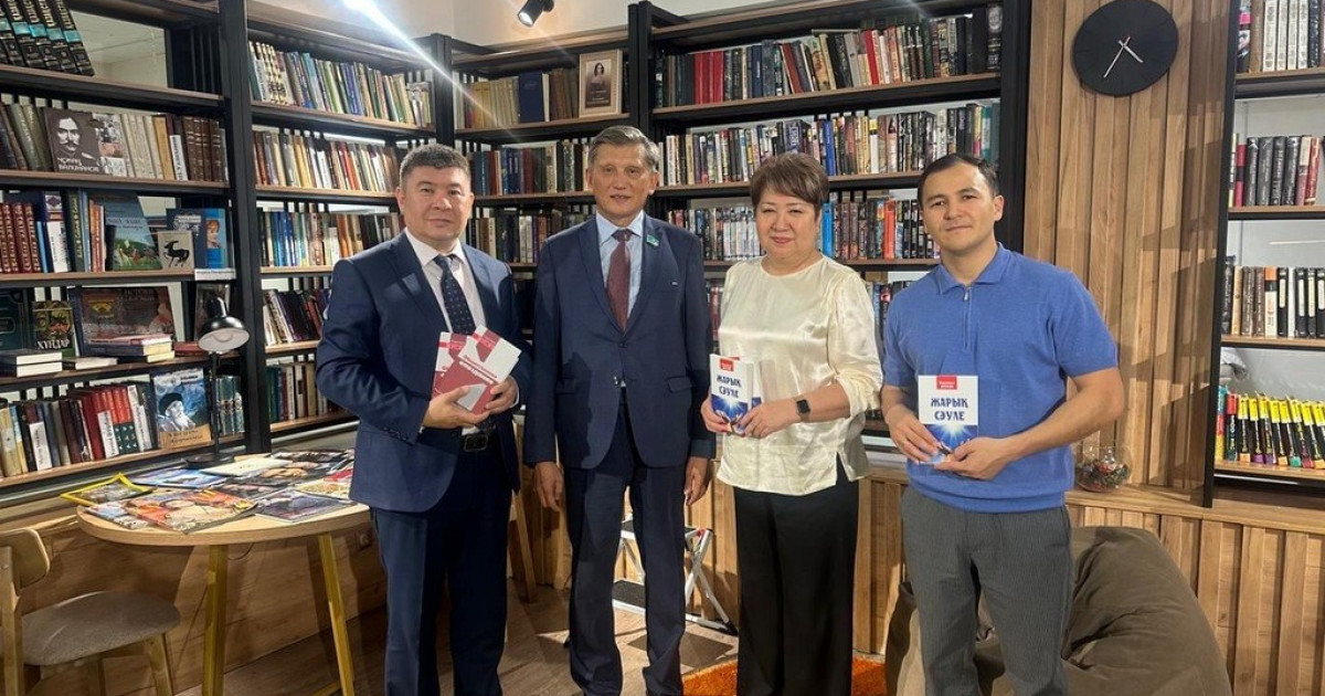 Шипажай ұжымымен кездесті