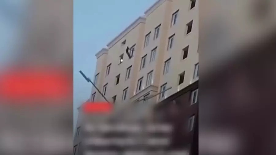 Астаналық азамат 14-қабаттан секіріп, әйелін қорқытқысы келген