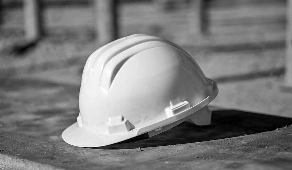 Астанада жұмысшы биіктен құлап, көз жұмды (видео)